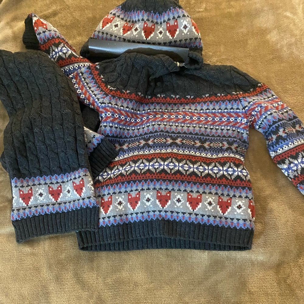 Rorie Whelan Sweater Scarf & Hat